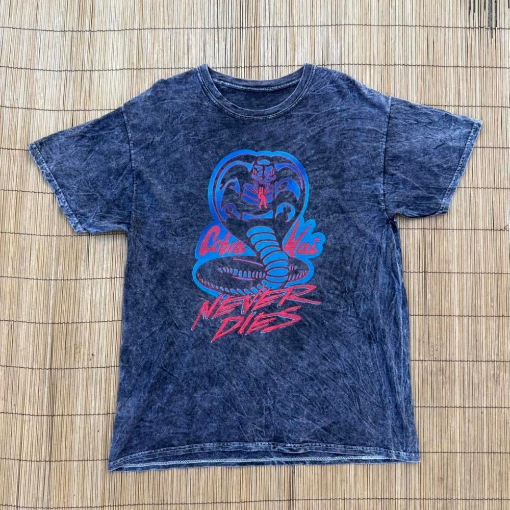 Cobra Kai "Never Dies" Graphic Tee Tshirt Blue Red Cotton